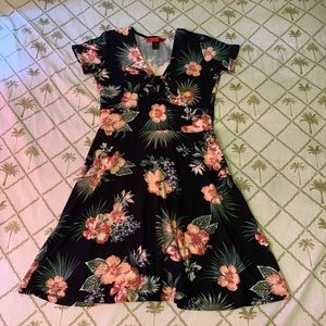Tropical black flared sun dress 👗